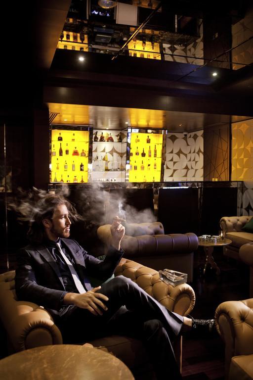 The Domain Bahrain Hotel And Spa - Adults Friendly 16 Years Plus Al Manamah Esterno foto A man smoking in a nightclub