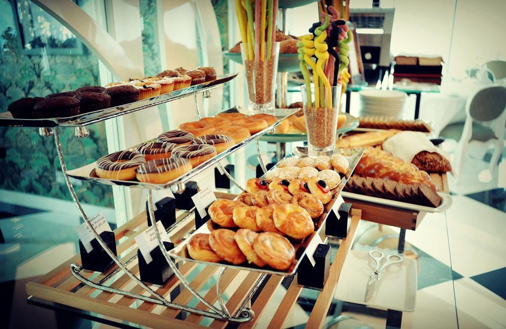 The Domain Bahrain Hotel And Spa - Adults Friendly 16 Years Plus Al Manamah Esterno foto A buffet of pastries